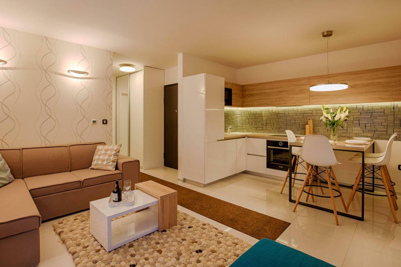 Deluxe New Apartments - Few Steps From The Beach - Luxury Holiday With Style - By Traveler Tourist Agency Krk คิร์ก ภายนอก รูปภาพ