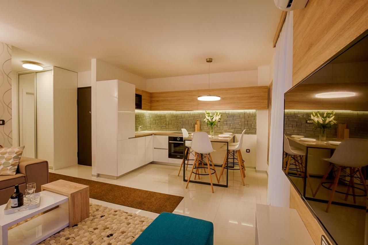 Deluxe New Apartments - Few Steps From The Beach - Luxury Holiday With Style - By Traveler Tourist Agency Krk คิร์ก ภายนอก รูปภาพ