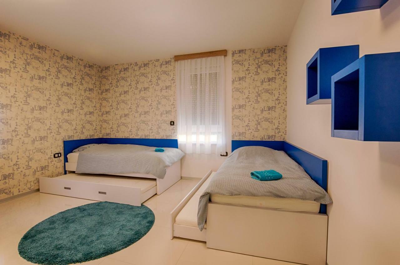 Deluxe New Apartments - Few Steps From The Beach - Luxury Holiday With Style - By Traveler Tourist Agency Krk คิร์ก ภายนอก รูปภาพ