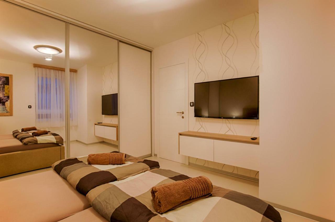 Deluxe New Apartments - Few Steps From The Beach - Luxury Holiday With Style - By Traveler Tourist Agency Krk คิร์ก ภายนอก รูปภาพ