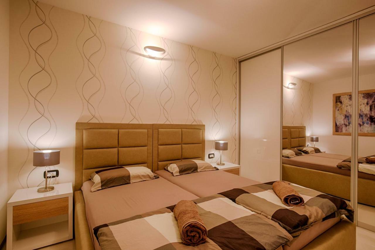 Deluxe New Apartments - Few Steps From The Beach - Luxury Holiday With Style - By Traveler Tourist Agency Krk คิร์ก ภายนอก รูปภาพ